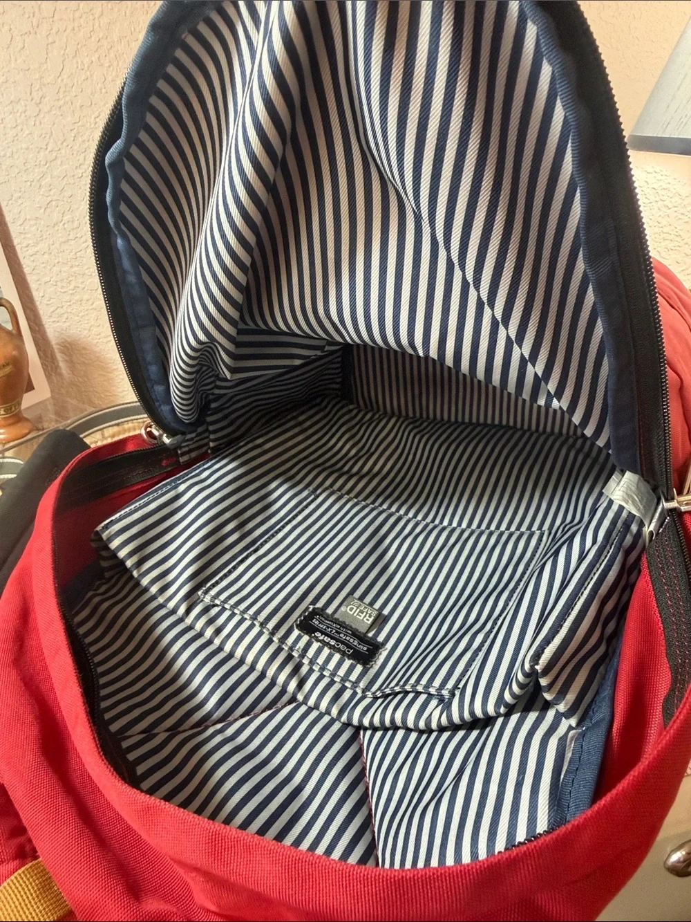 Pacsafe Slingsafe LX Anti-Theft RFID Travel Daypack | Locking Security Backpack